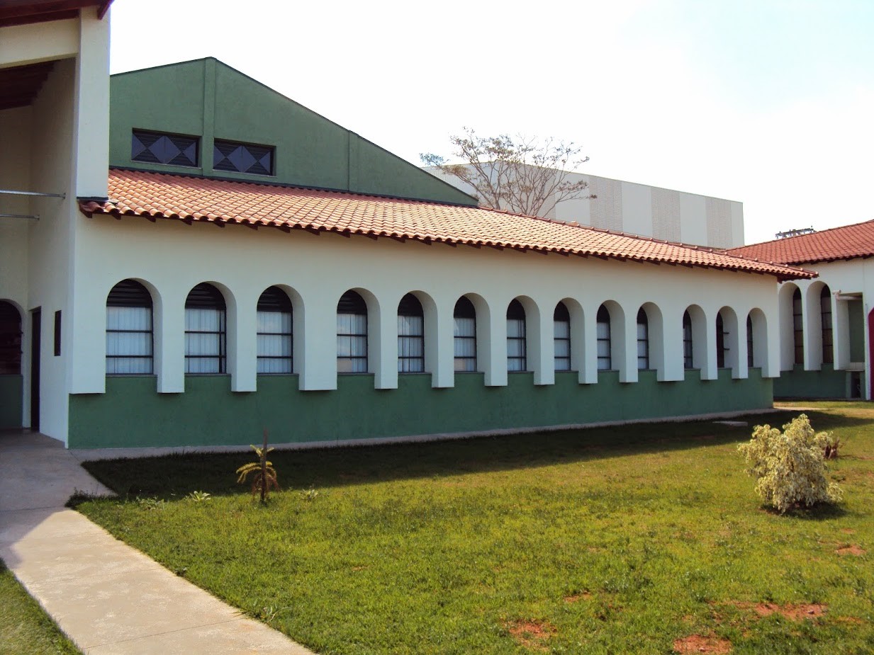 Foto da vista externa da biblioteca